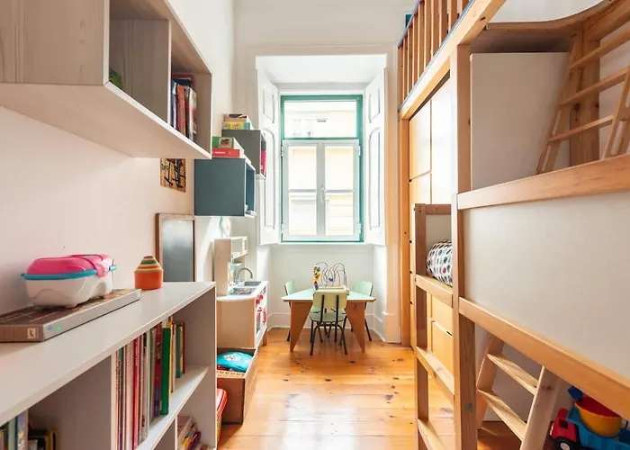 Apartment Say What Lisbon? — Street Art / Family Lisbon