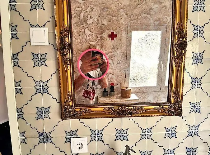 Apartment Say What Lisbon? — Street Art / Family Lisbon