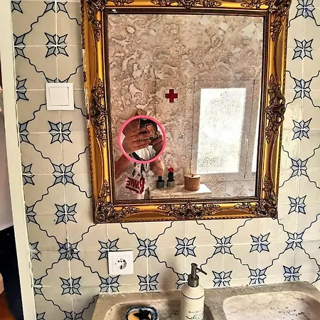 Apartment Say What Lisbon? — Street Art / Family Lisbon