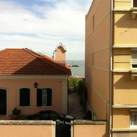 Say What Lisbon? — Street Art / Family * Lissabon